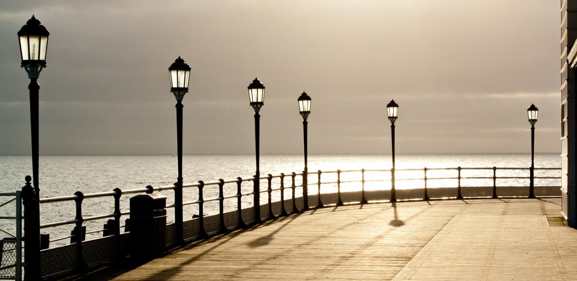 pier-1142032_1280
