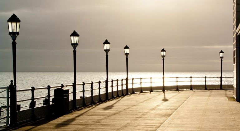 pier-1142032_1280